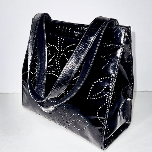 🔥SOLD🔥CHANEL Camelia Enamel Tote Bag - Picture 5 of 17